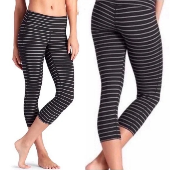 Athleta Chaturanga Capri Leggings Tights Black Gray Yoga Training Medium - Picture 4 of 14